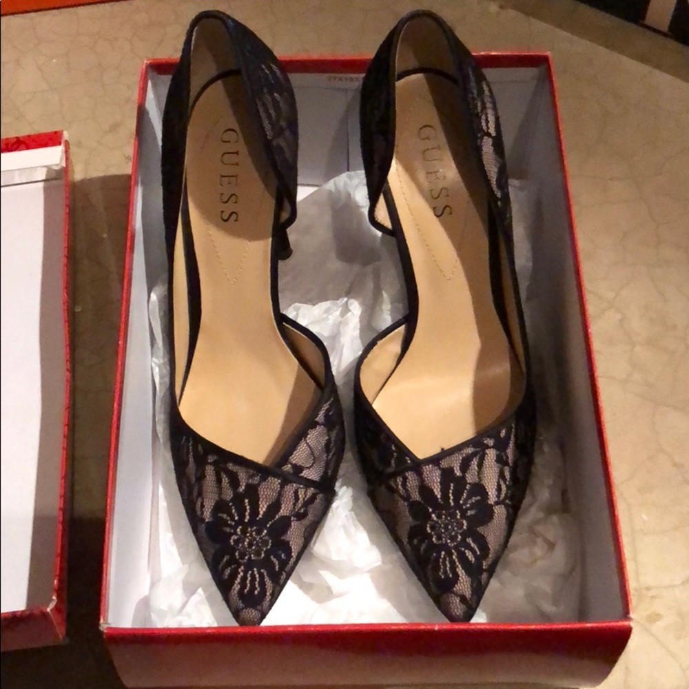 GUESS lace Pumps